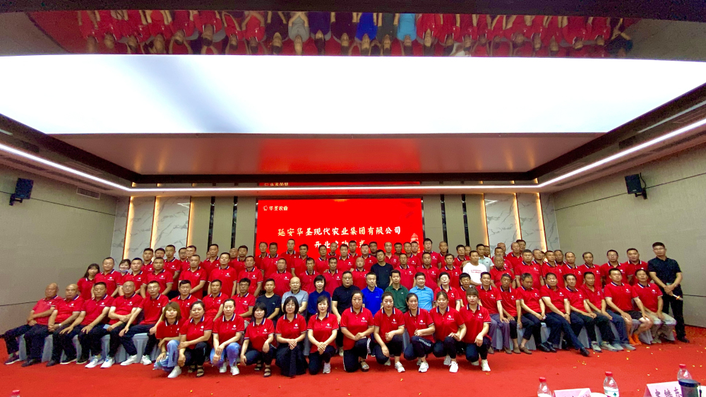 1656667567230003.jpeg 合影.jpg